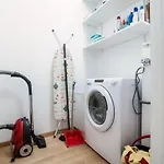 Palace By Quokka 360 - 2 Minutes From Lido Διαμέρισμα *