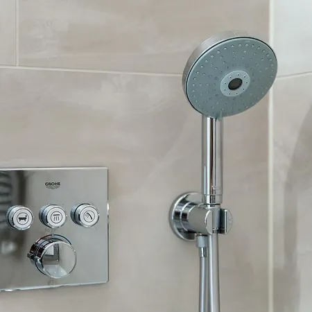 Palace By Quokka 360 - 2 Minutes From Lido Apartment *